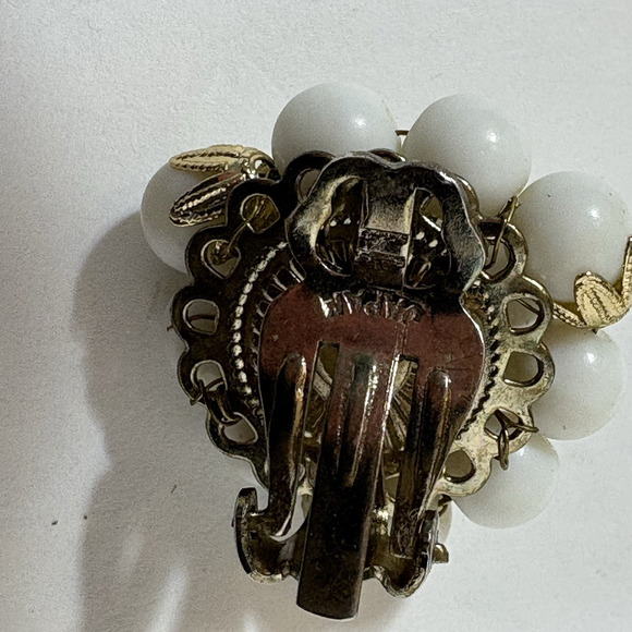 Vintage White Silver Earrings, Orbit Clip on Round Flowers Japan Retro Wedding - Picture 8 of 8